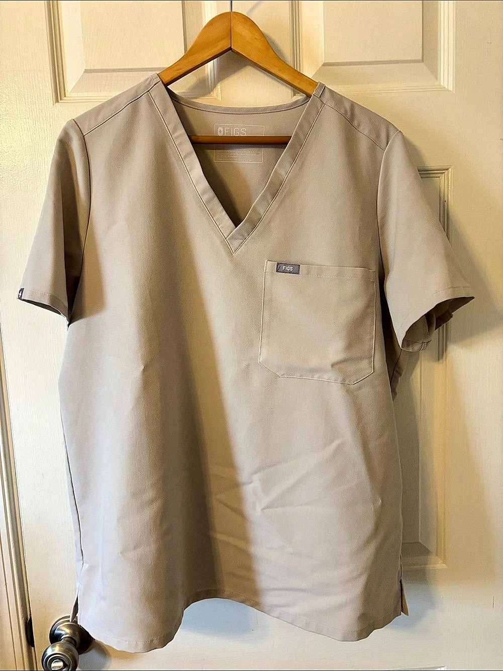 FIGS Technical Collection Short Sleeve Top in Beige XL Like New